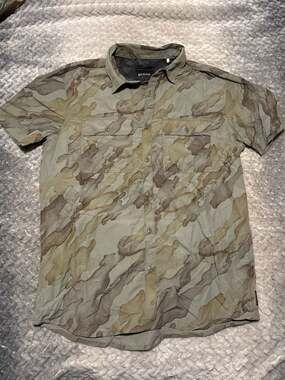 prAna Slim Fit Short Sleeve Vented Hiking Fishing Shirt Camo Medium